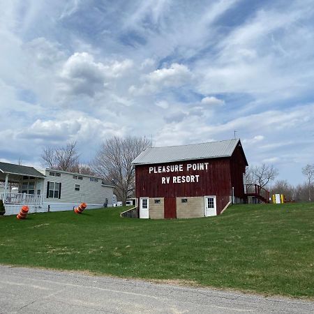 Pleasure Point Rv Resort Edmore Exterior foto