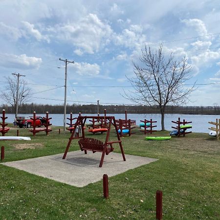 Pleasure Point Rv Resort Edmore Exterior foto